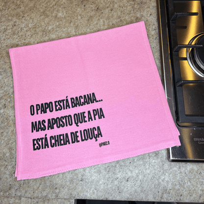 Pano "O Papo Está Bacana, Mas Aposto Que a Pia Está Cheia de Louça"